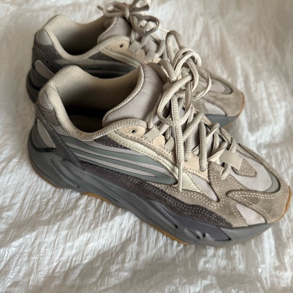 Adidas Yeezy pre-owned Boost 700 sz. 4 Men’s - Picture 12 of 14